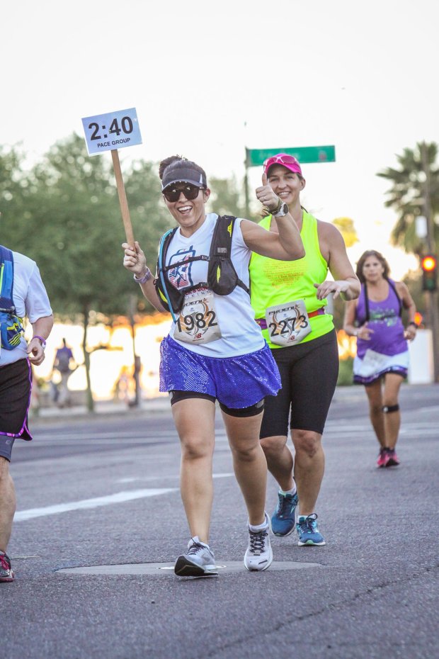 Volunteering while on the run with the 2:40 pace group on 11/04/2018.