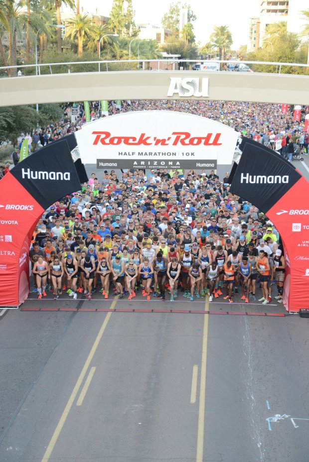 Tons of energy at the 10k and half marathon start line of the 2019 Rock ‘n’ Roll Arizona.